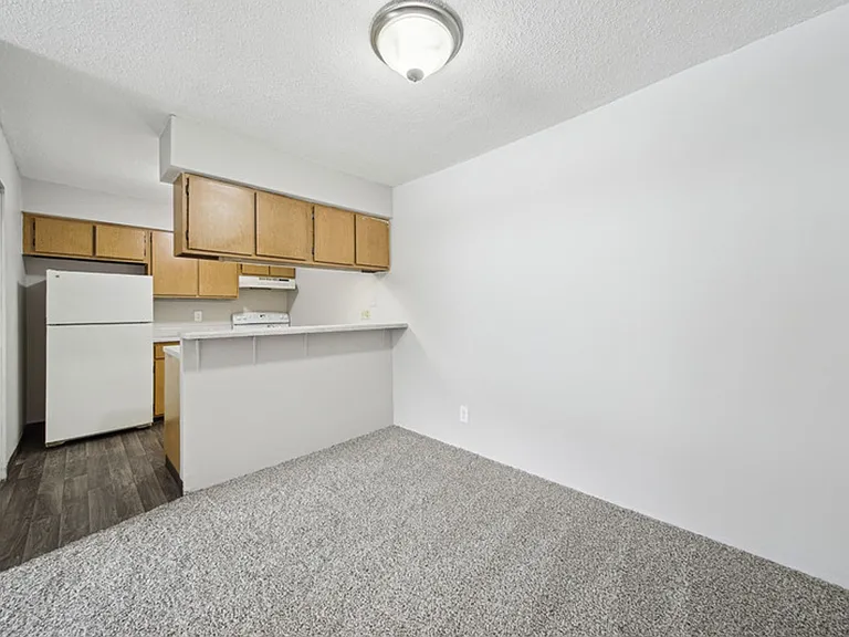 Fox Grove Apartments — Photo 10