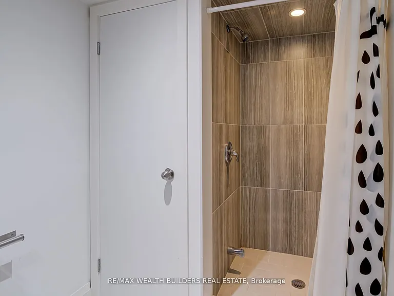 172 Indian Road Cres #LOWER — Photo 11