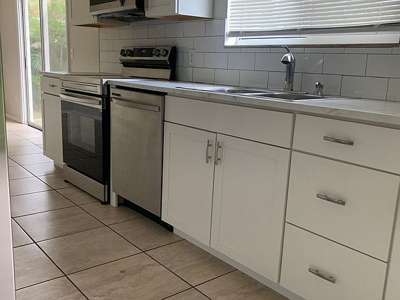 3rd image of 2432 SE Richmond St