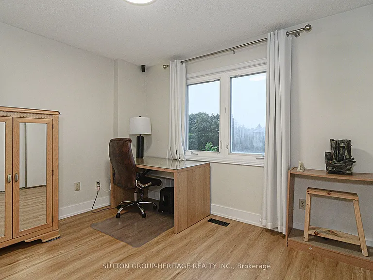 209 Bassett Blvd — Photo 34