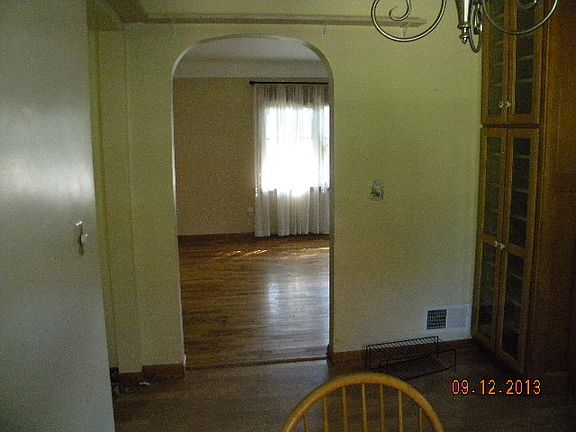 4th image of 2435 Linda St