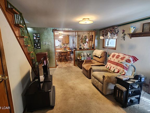 5th image of 549 Carson St