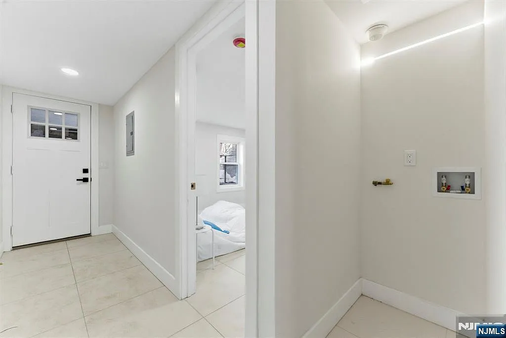 1 bed, 700 sqft, $2,150 — Photo 3