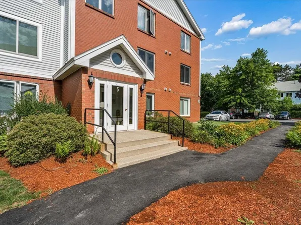 5 Timberwood Drive #104, Goffstown, NH 03045