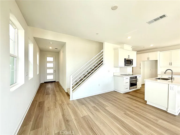 4553 S Patterson Paseo — Photo 2