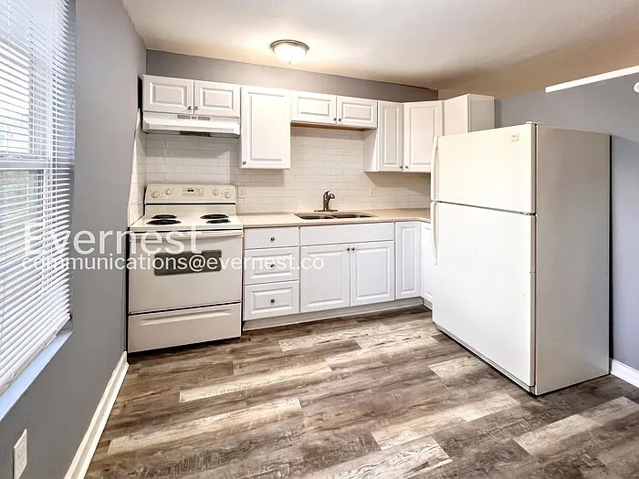 Building Photo - 40 Hiland Pl #B