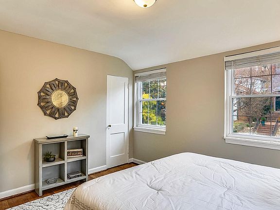 3rd image of 28 W Caton Ave