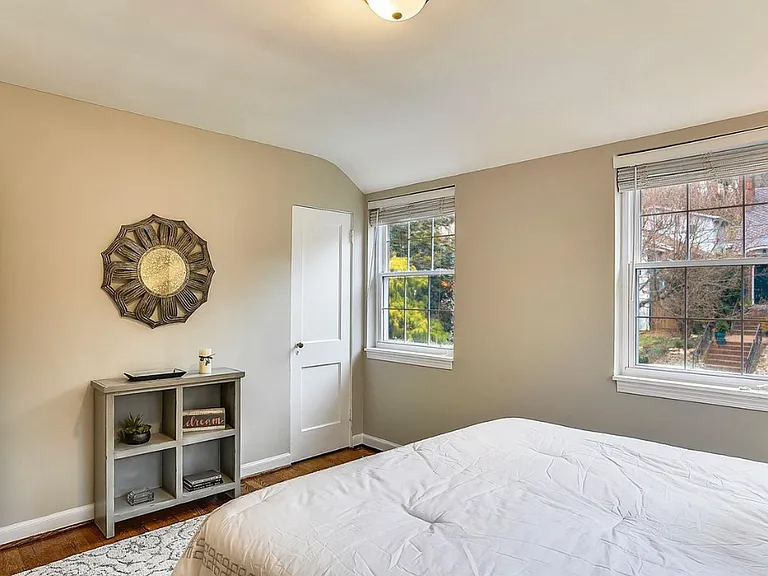 28 W Caton Ave — Photo 5
