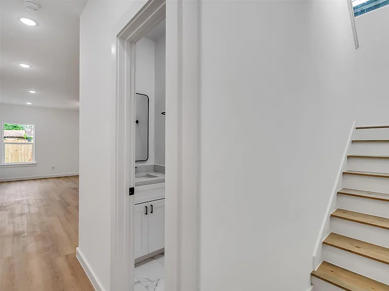 8102 Crestview #B — Photo 12