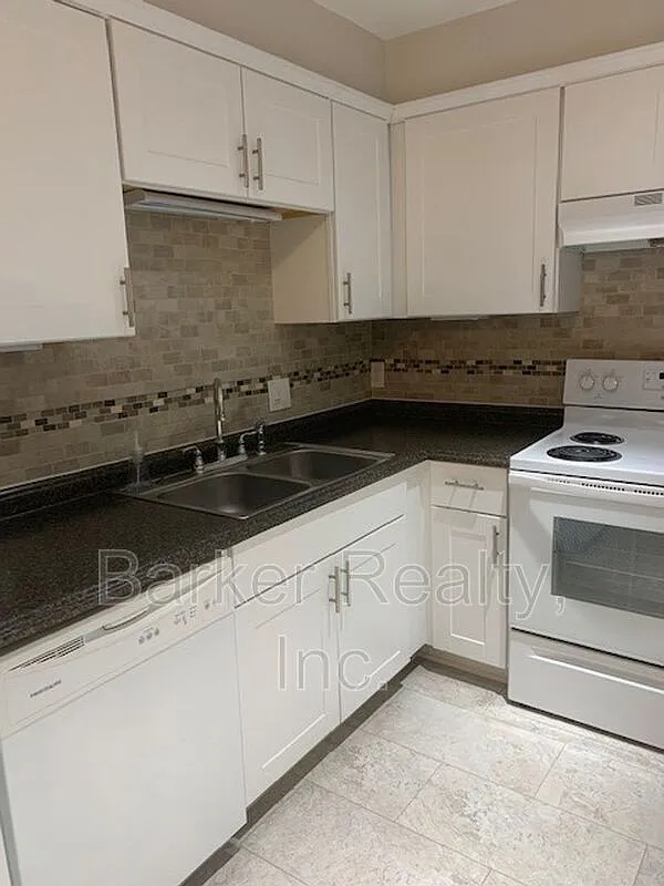 2 bed, 1.0 bath, 823 sqft, $1,200 — Photo 2