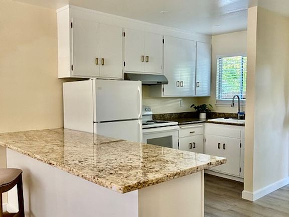3rd image of 1730 Lacassie Ave APT 7