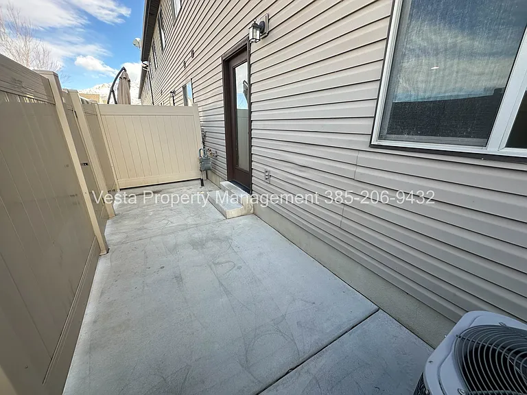 1933 N 325 W — Photo 21