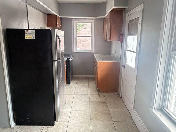 3rd image of 1001 N 11th St APT 2