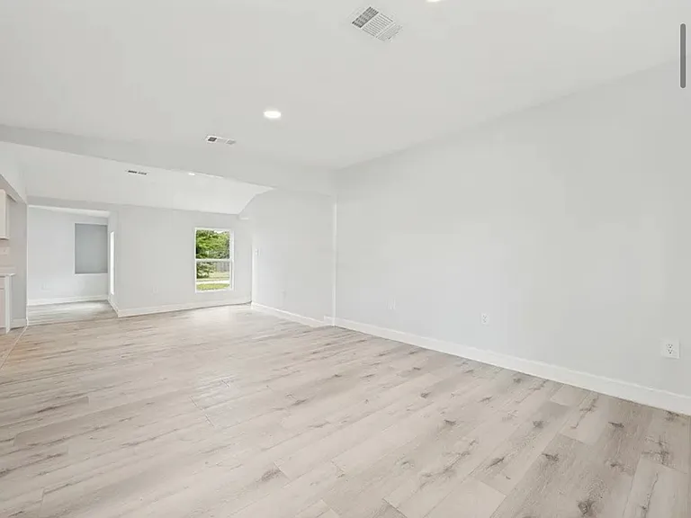 1023 Oak Dr — Photo 5