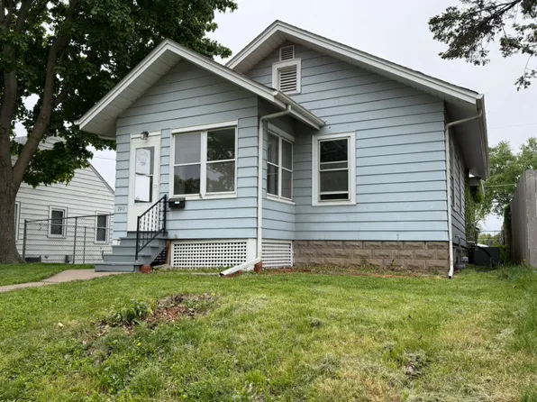 2312 N Howell St, Davenport, IA 52804