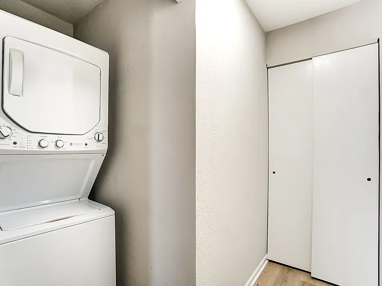 Coral Club Apartments — Photo 8