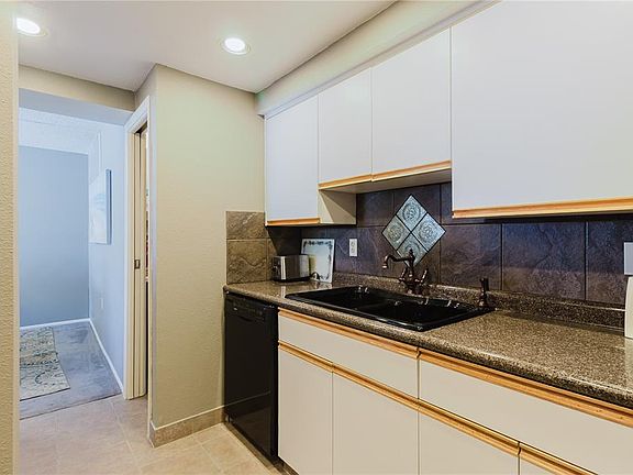 5th image of 632 Edgewater Dr Unit 238