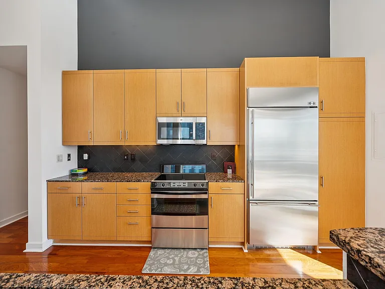 255 Berry St #701 — Photo 8