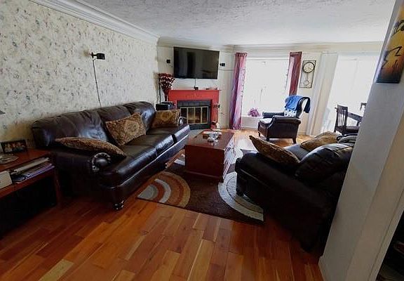 5th image of 4 Woodcrest Dr #4