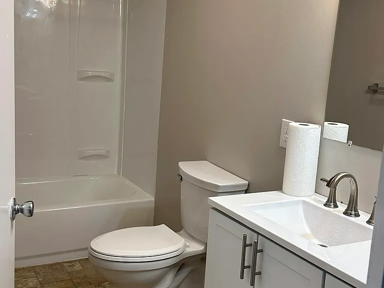 242 Fort Pleasant Ave #1L — Photo 2