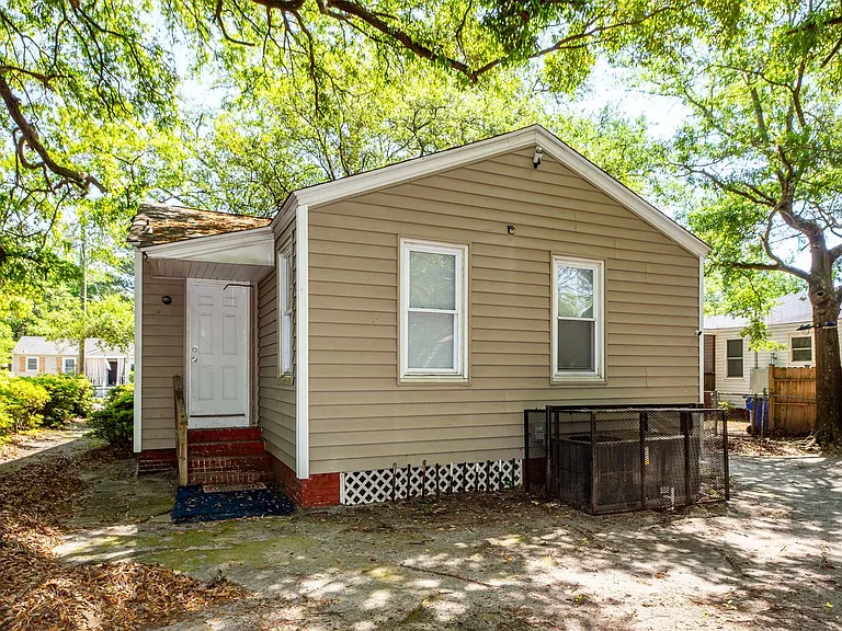 2620 Woodlawn Ave — Photo 27