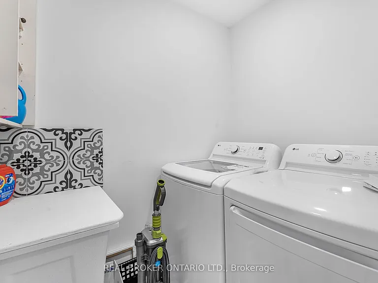330 Maple Ave #BASEMENT — Photo 18