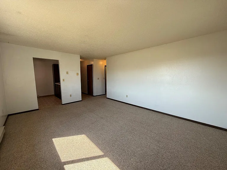Salem Apartments — Photo 5
