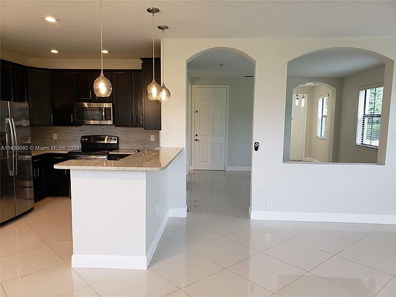 5th image of 12350 N Village Cir