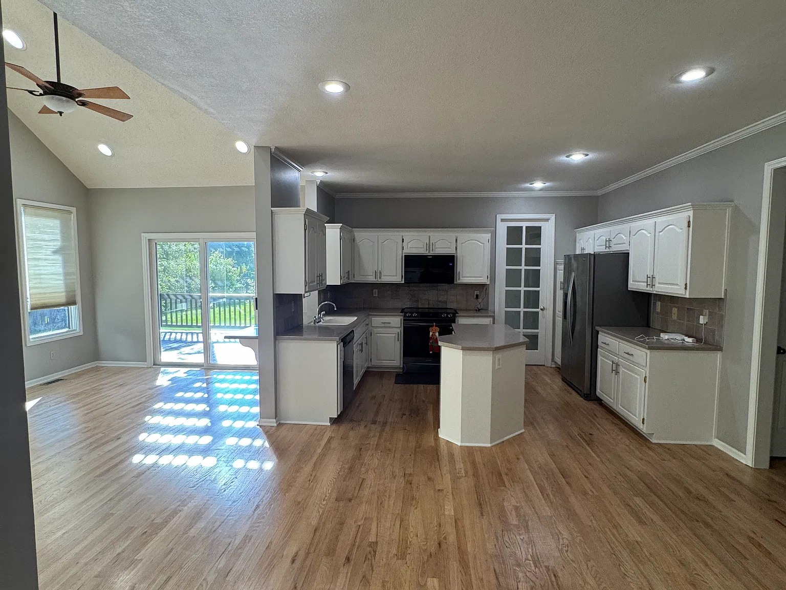 4 bed, 2933 sqft, $3,145 — Photo 3