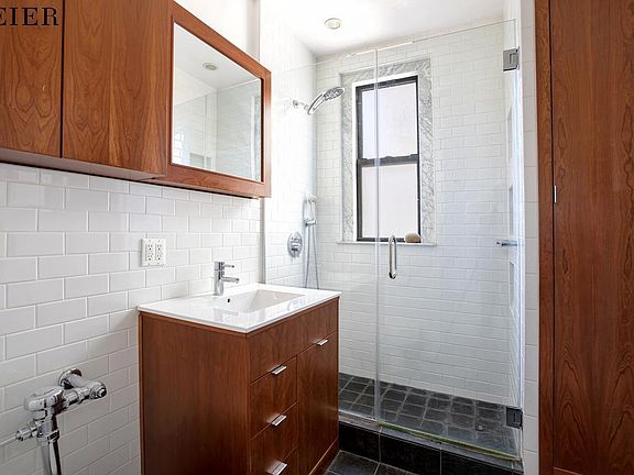 5th image of 37 W 93rd St APT 19