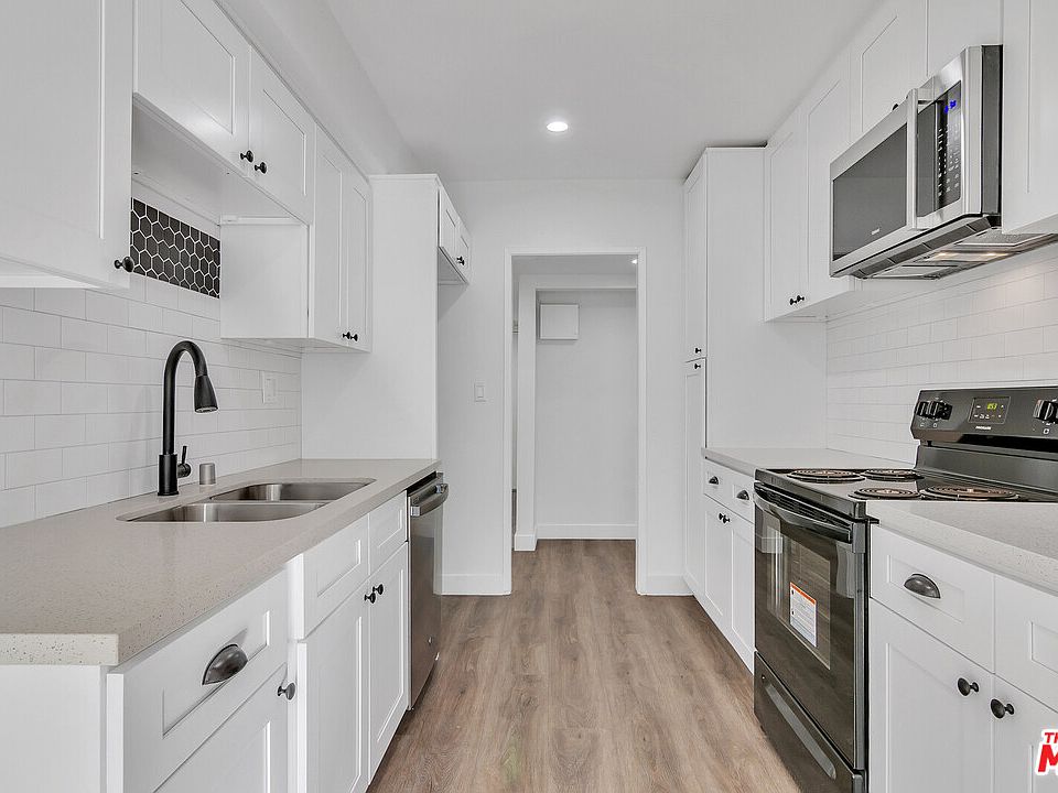 1st image of 5412 Lindley Ave Unit 321
