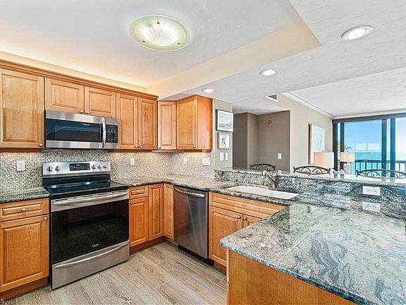 4th image of 26300 Hickory BLVD #401