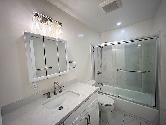 2nd image of 2047 Buena Vista Ave APT D