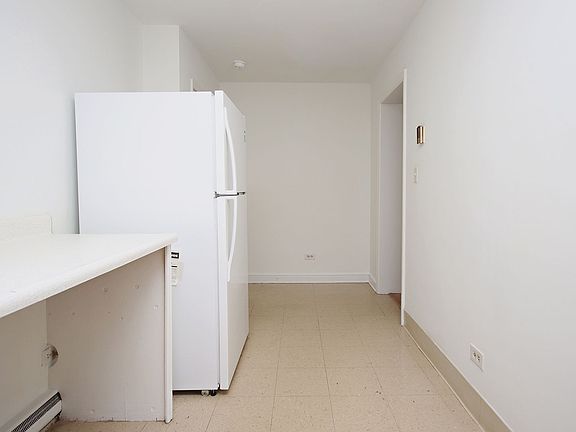 3rd image of 2114 Ivy Rd #13