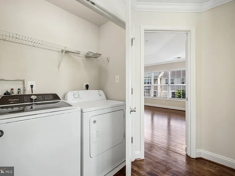 8341 Broderick Cir — Photo 29