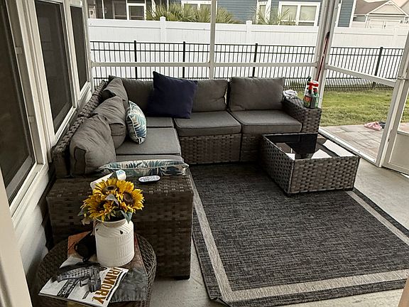 5th image of 1007 Selma Loop