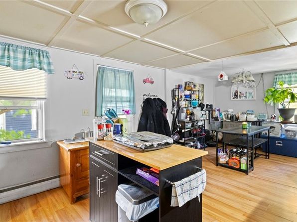 10 Sisson St, West Warwick, RI 02893