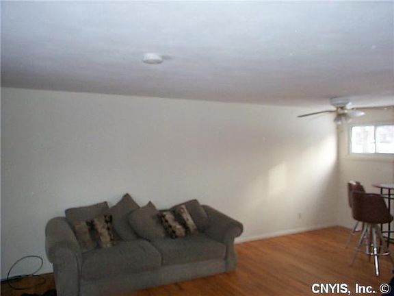 4th image of 99 Bayberry Cir