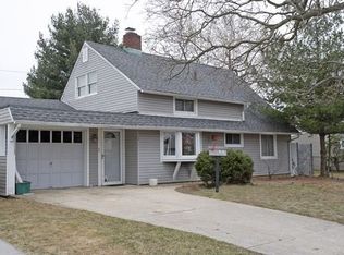 23 Wafer Ln, Wantagh, NY 11793