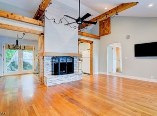 11 Mast Rd, Hopatcong, NJ 07843