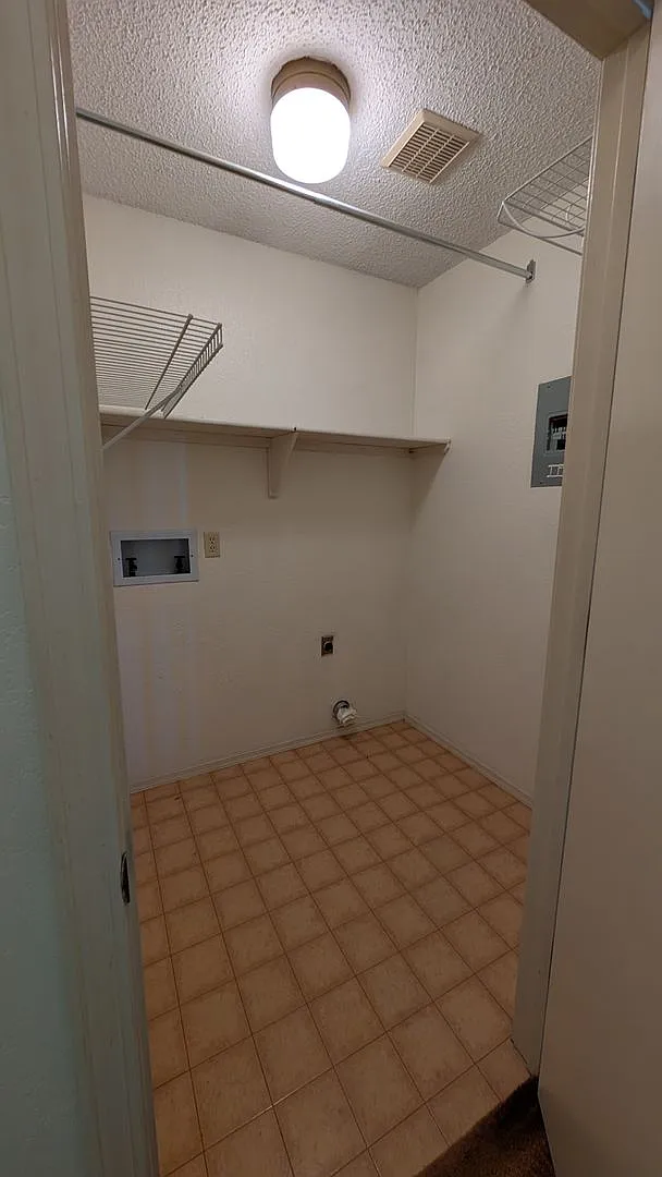 Eastgate 1701 — Photo 2