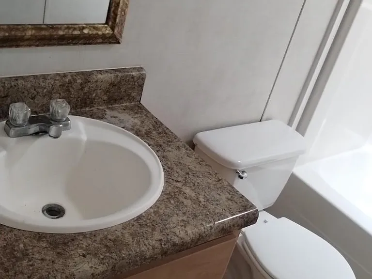 143 SE Laurence Ct — Photo 12