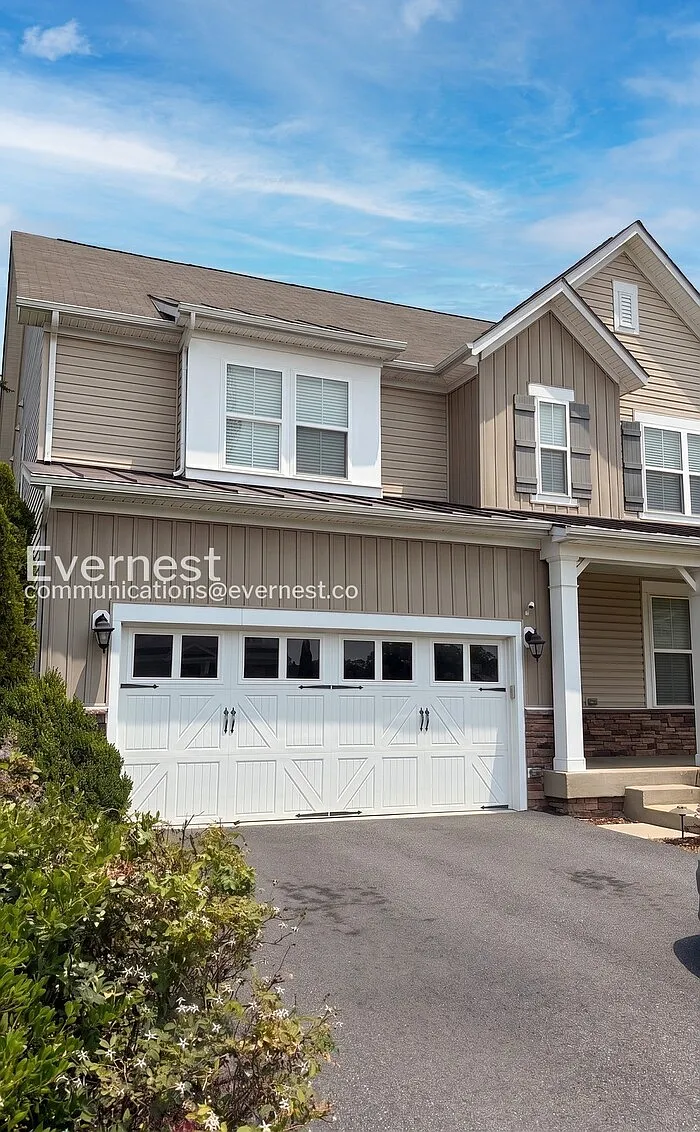 5 bed, 4.5 bath, 4047 sqft, $3,495 — Photo 3