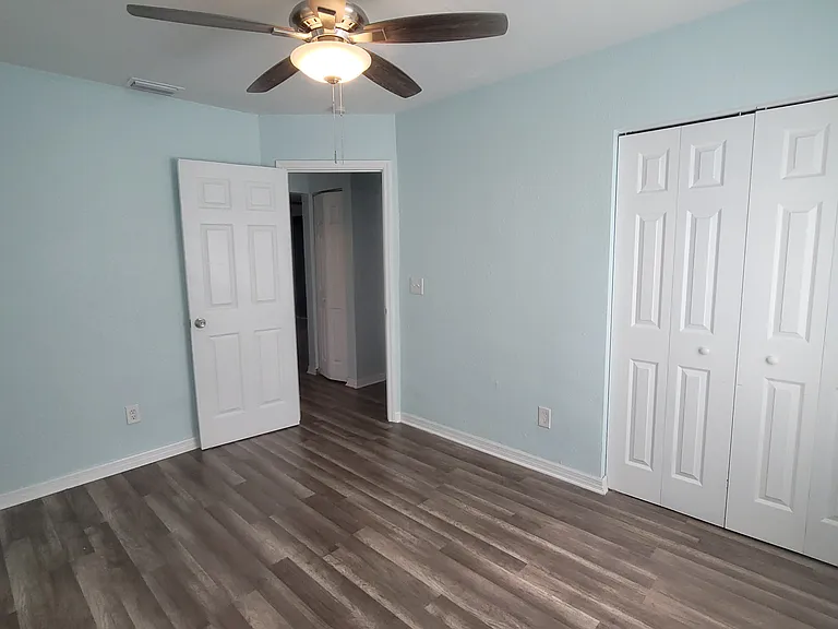 513 Hollyhock Ln — Photo 8