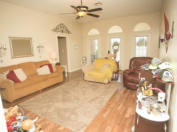 4th image of 1001 Aberdeen Dr #D