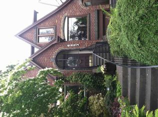 6853 18th Ave NE, Seattle, WA 98115