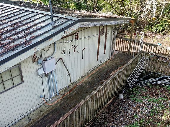 3rd image of 317 Ridgeway Place