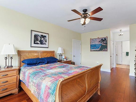 2nd image of 2122 W Brooks St APT A
