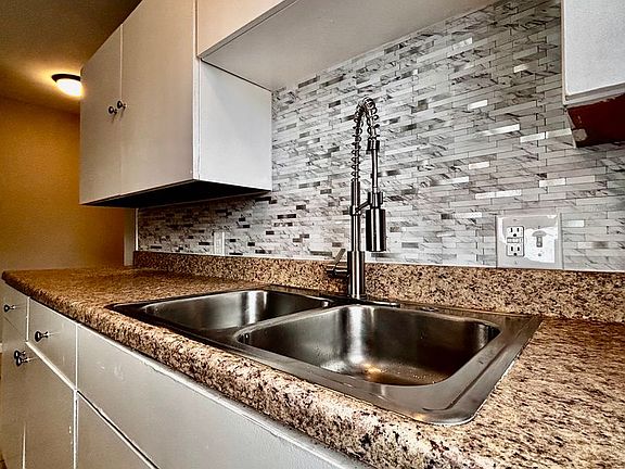 5th image of 231 E Xenia Dr #C