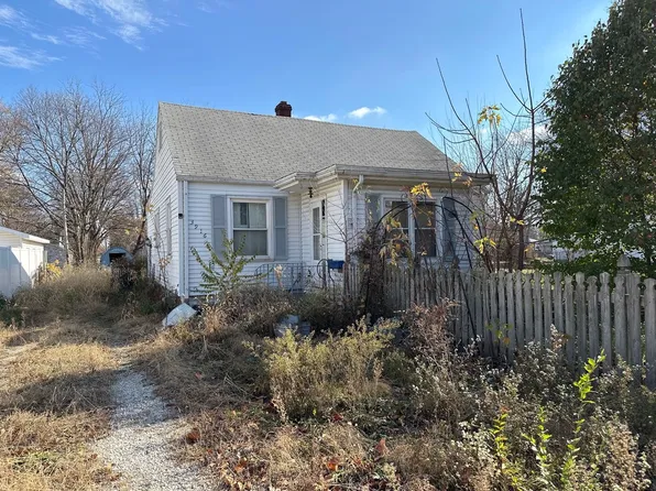 3916 S Chalmers Ave, Bartonville, IL 61607